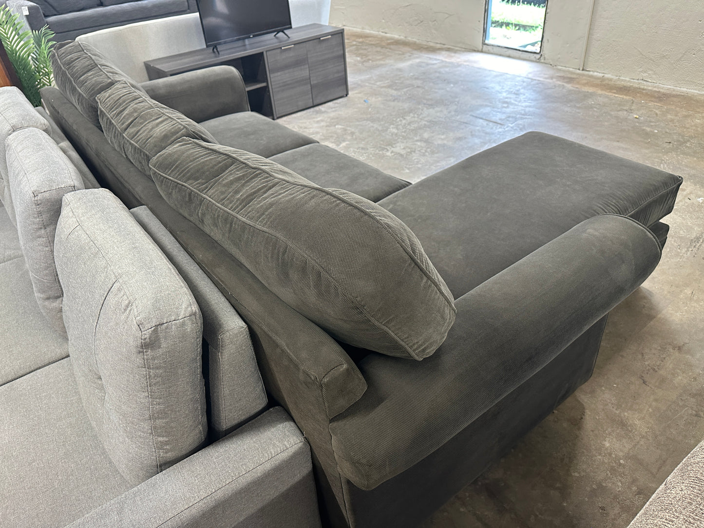 Haverty’s Sectional Sofa with Chaise