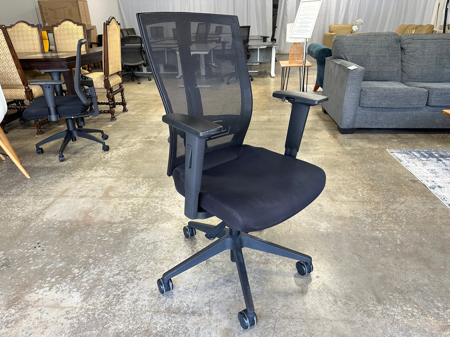 Razor Mesh Chair Clear Design