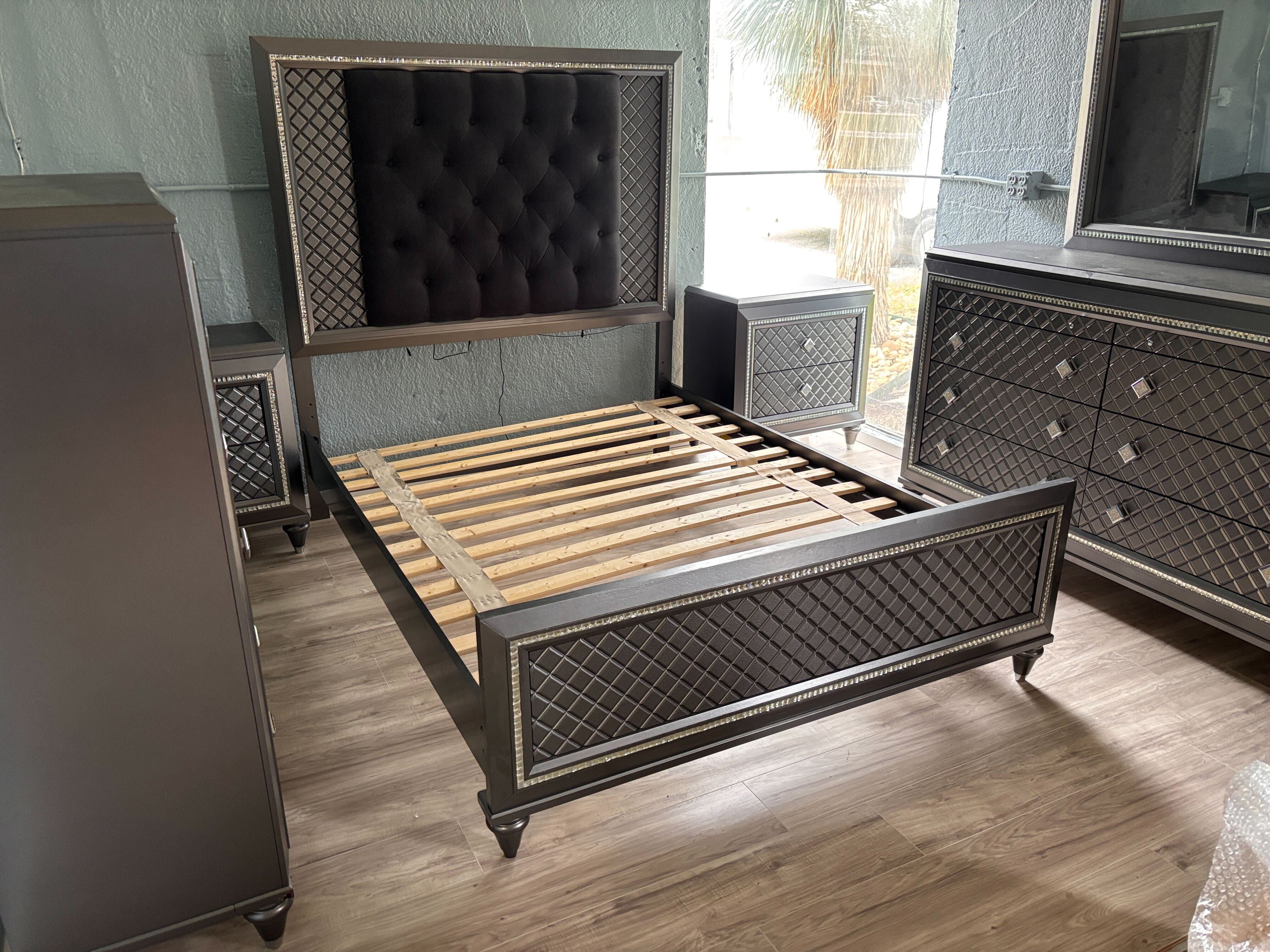 Rooms To Go Diamond Falls Gray Panel Bed