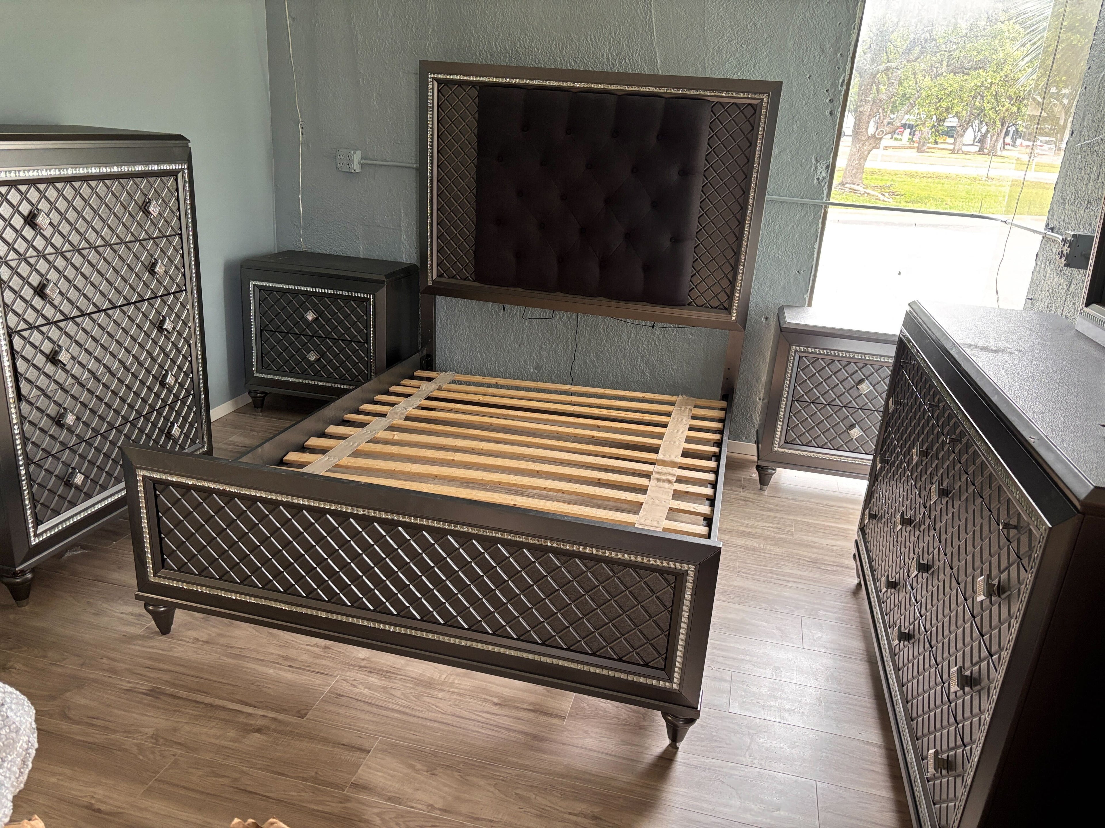 Rooms To Go Diamond Falls Gray Panel Bed