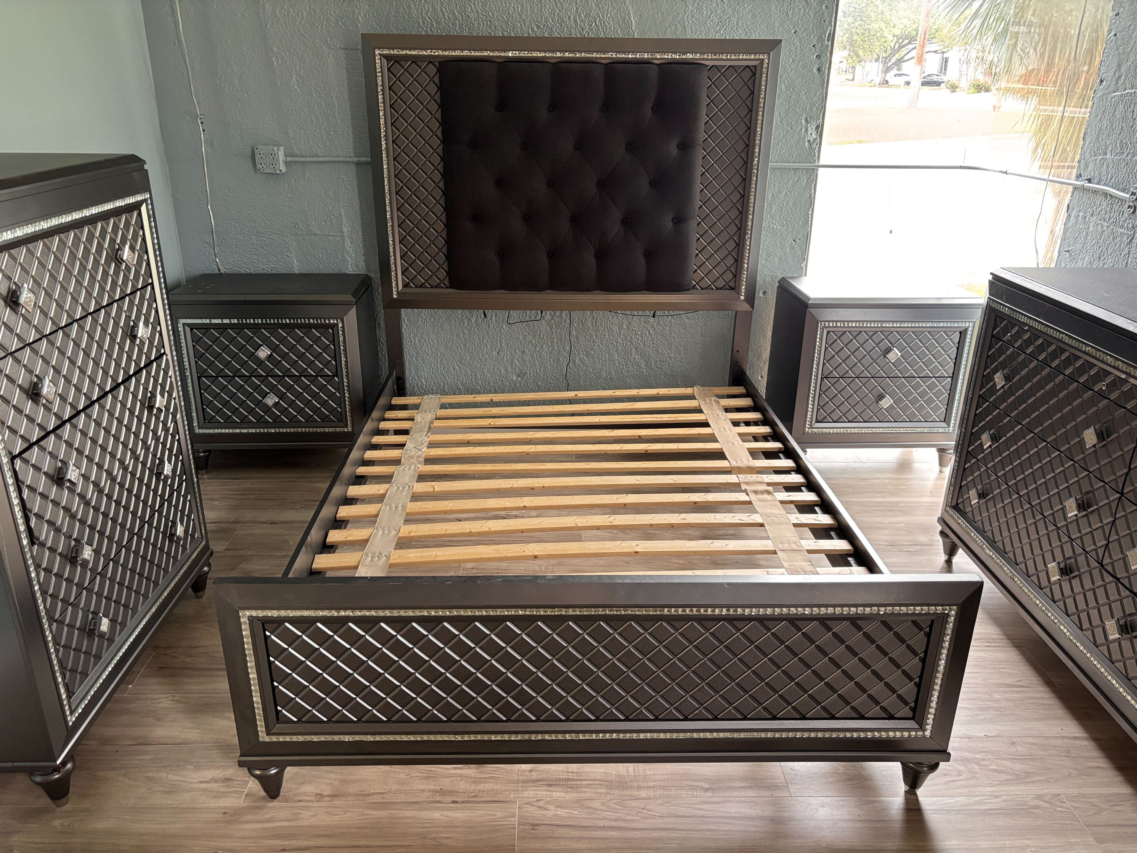 Rooms To Go Diamond Falls Gray Panel Bed