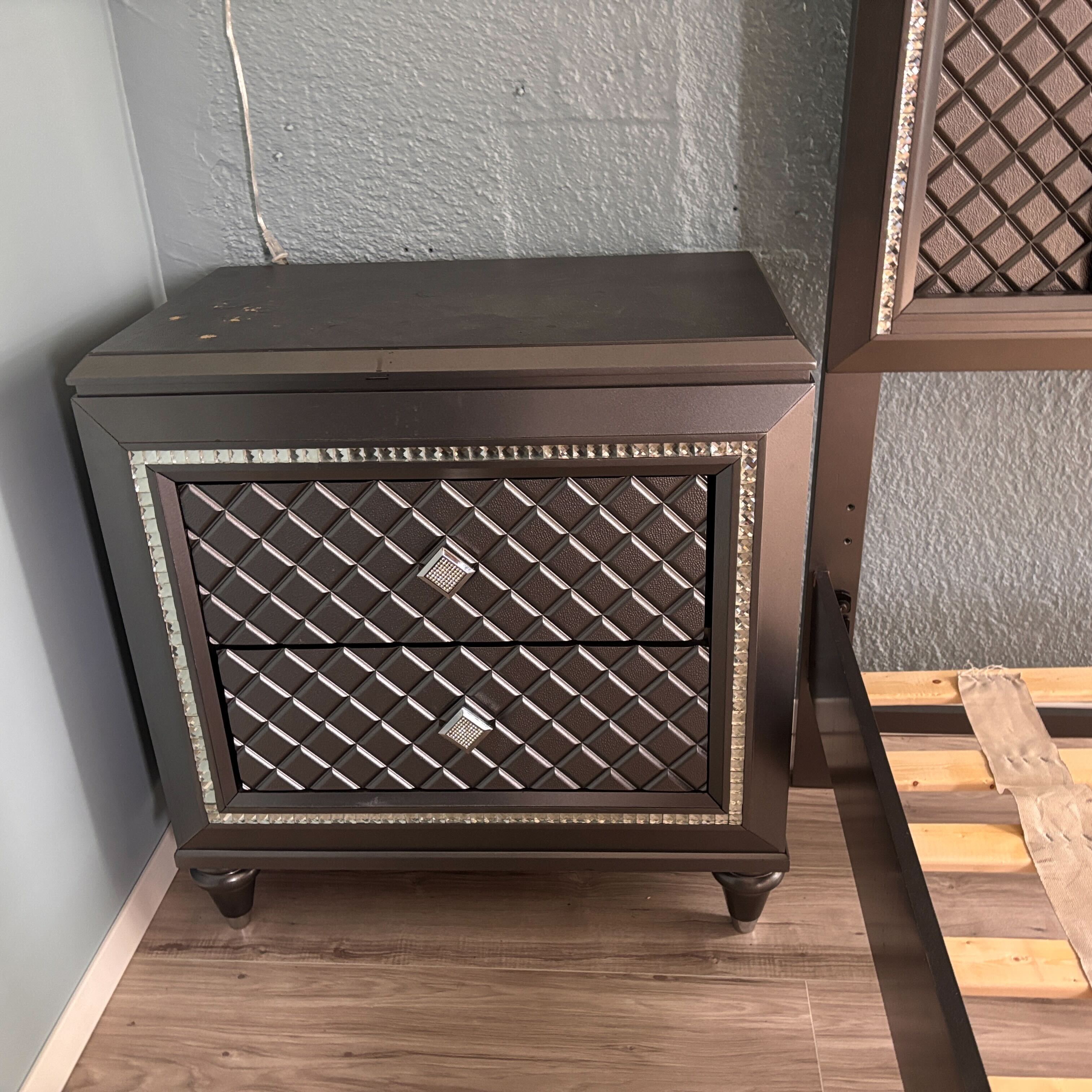 Rooms To Go Diamond Gray Falls Night Stand