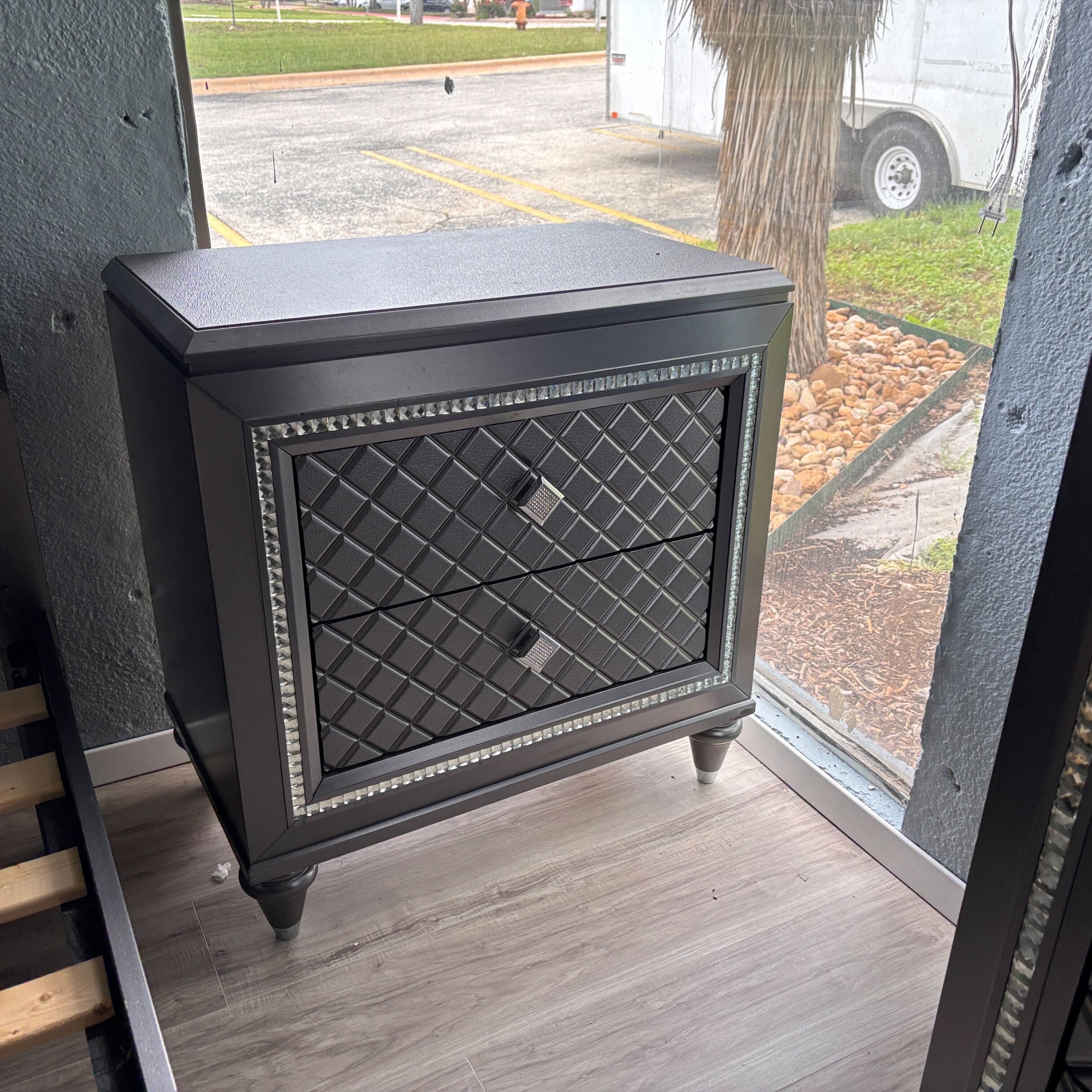 Rooms To Go Diamond Gray Falls Night Stand