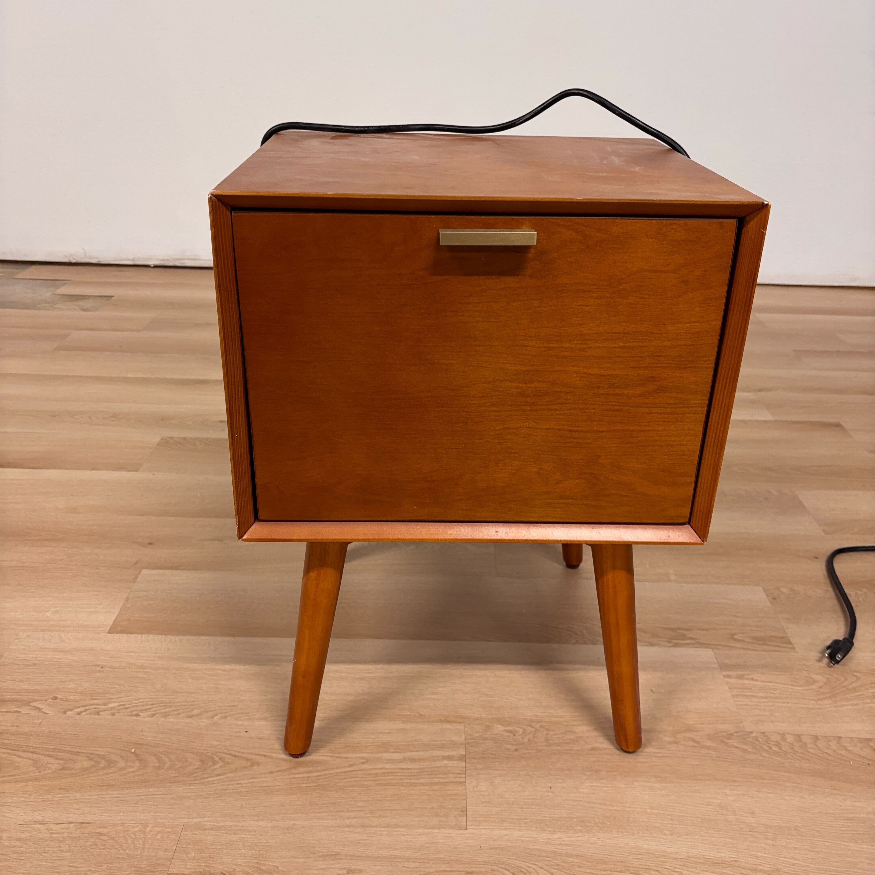 Huala Home Mid-cent Modern Nightstand