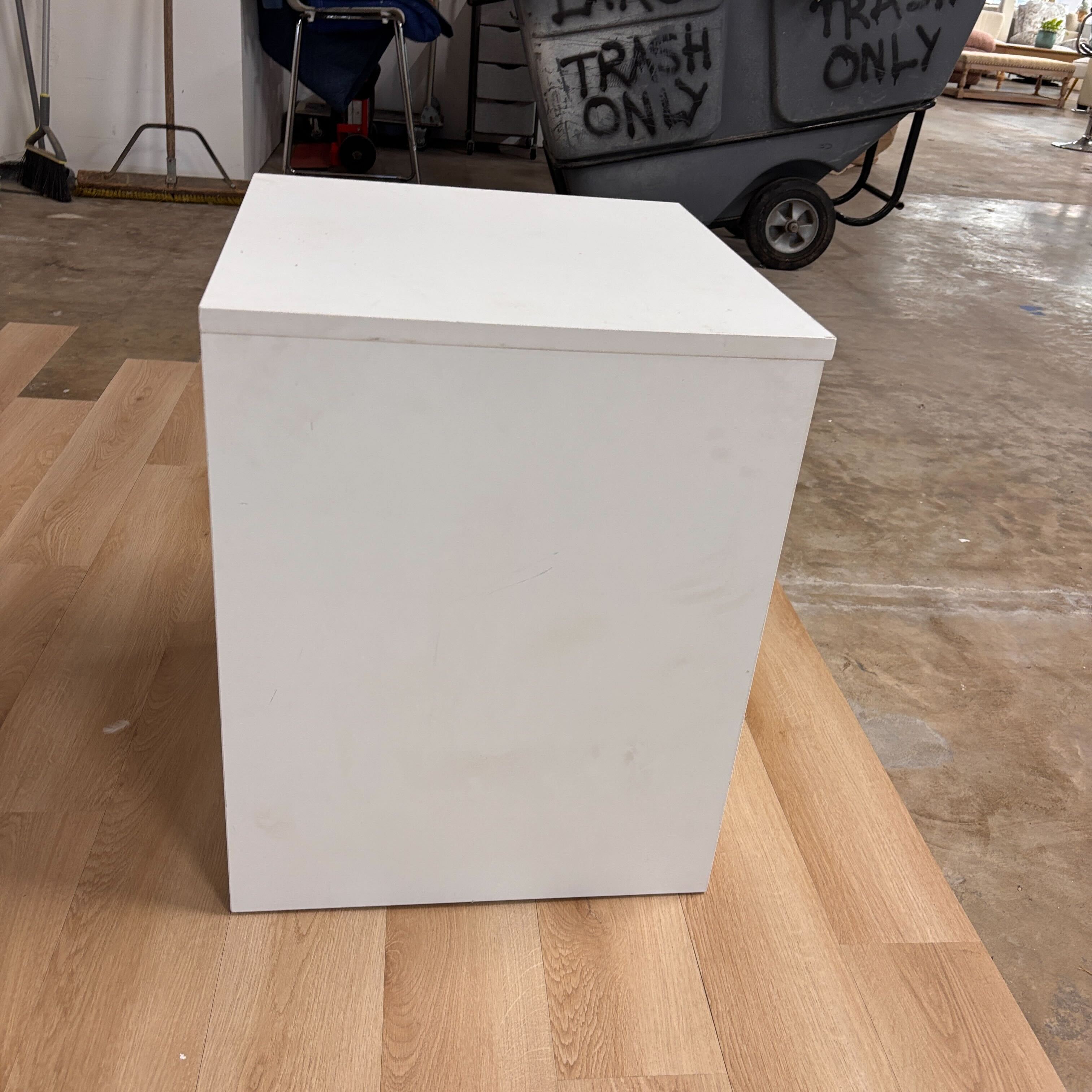 Jayden Creation Modern Nightstand