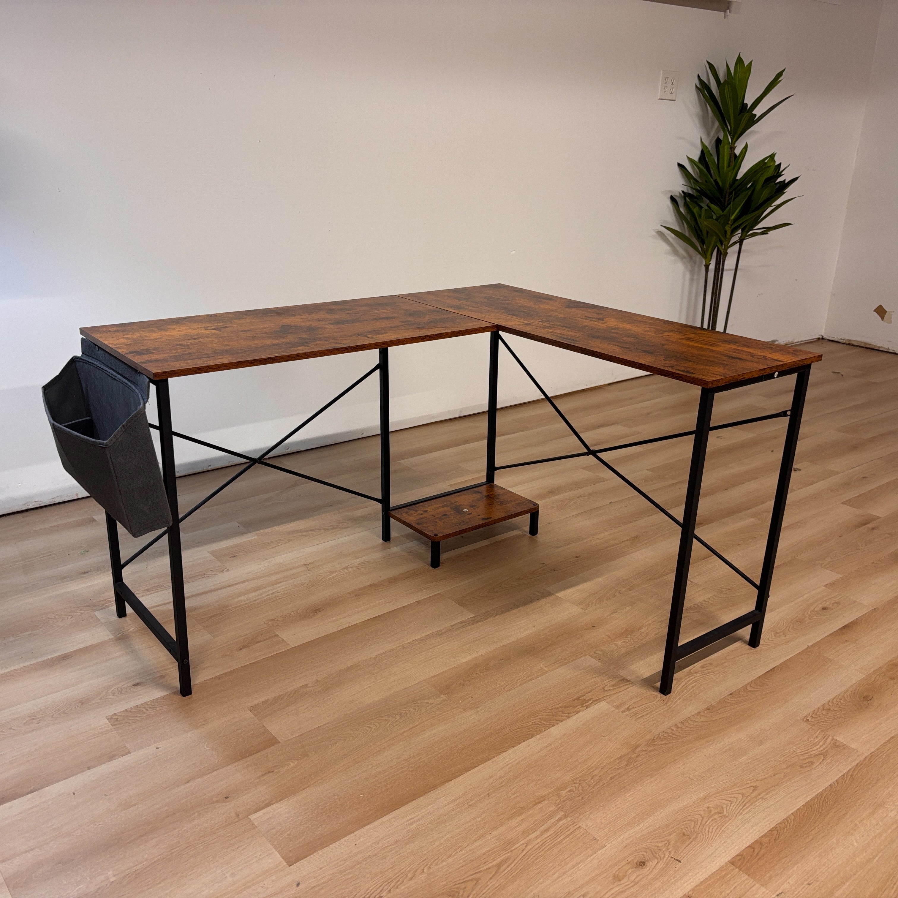 Latitude Run Computer/writing Desk