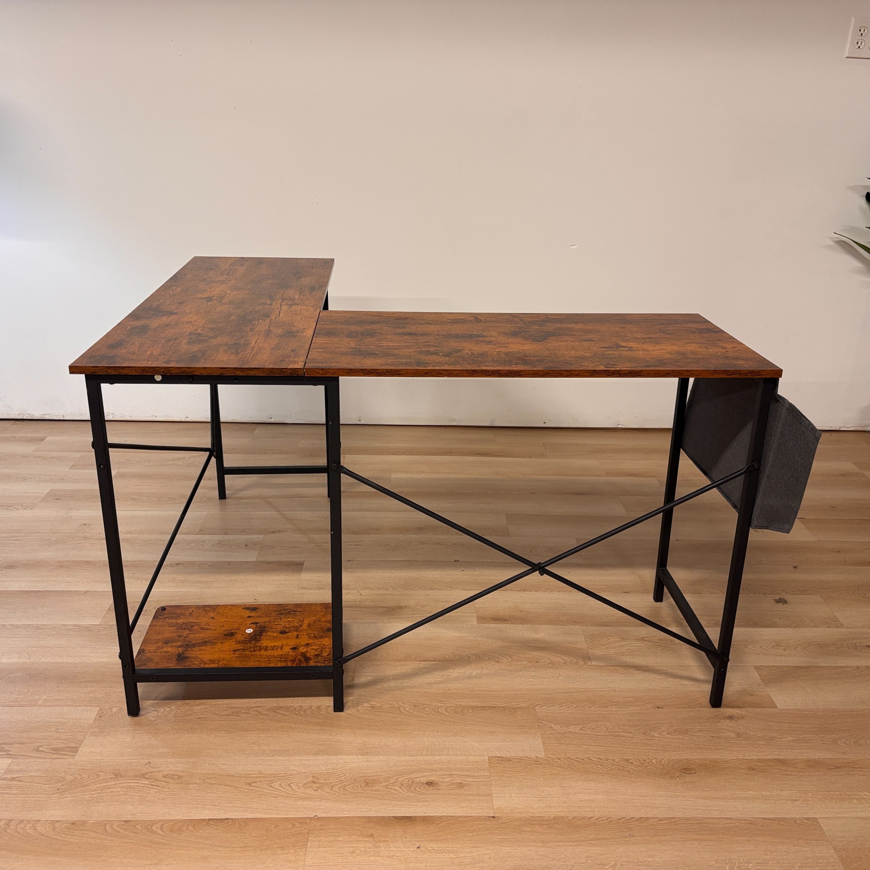 Latitude Run Computer/writing Desk