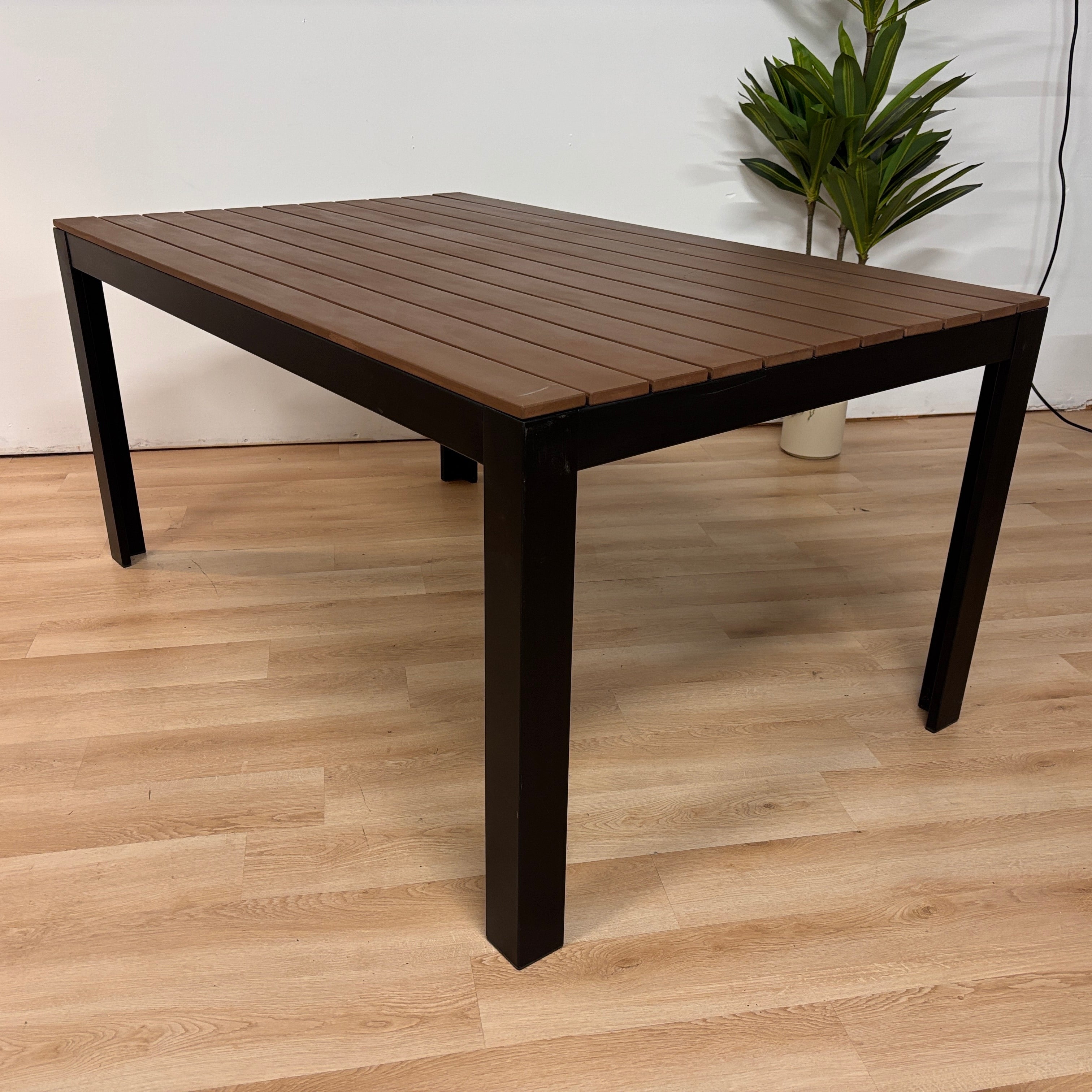 Rooms To Go Outdoor Dining Table