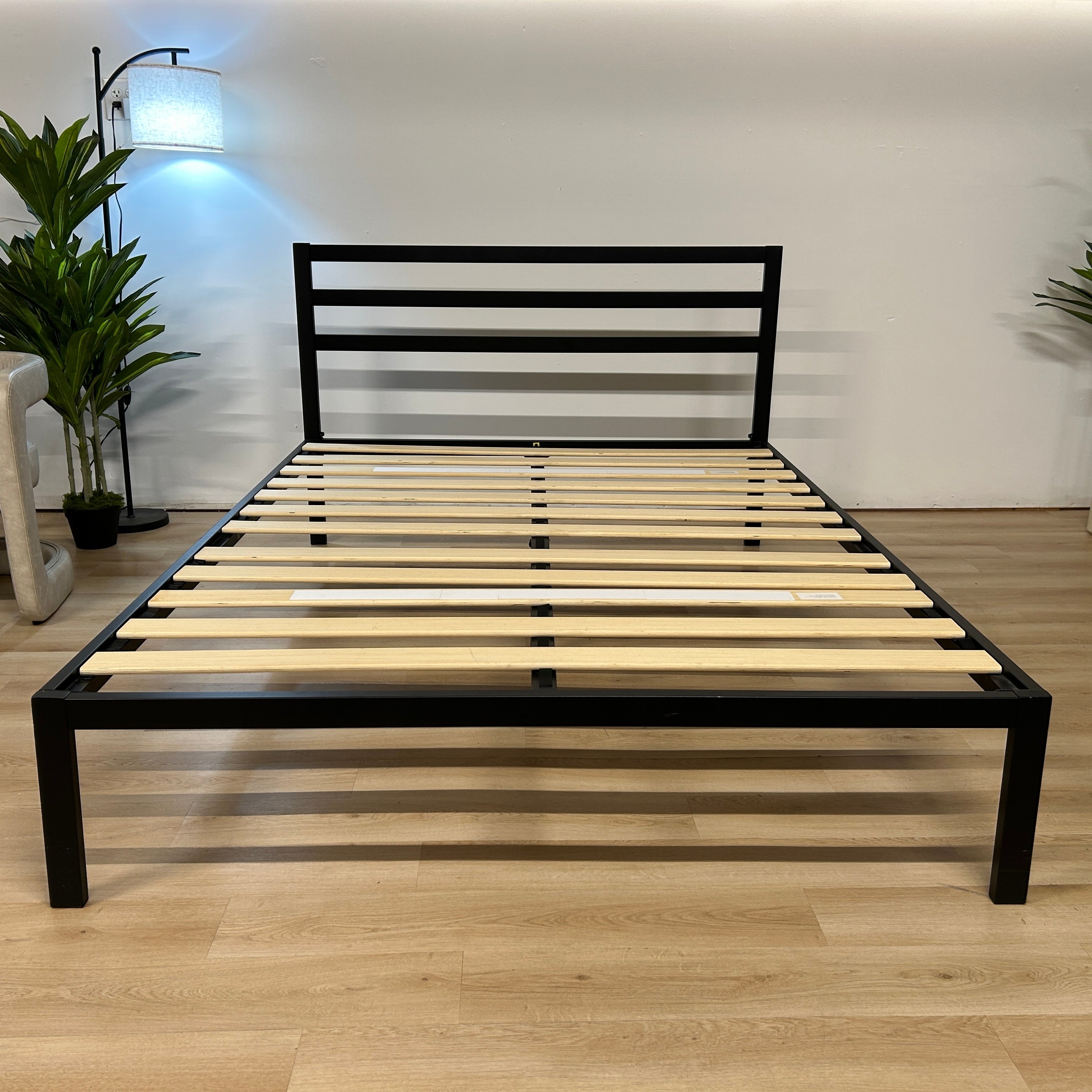 Zinus Queen Metal Platform Bed