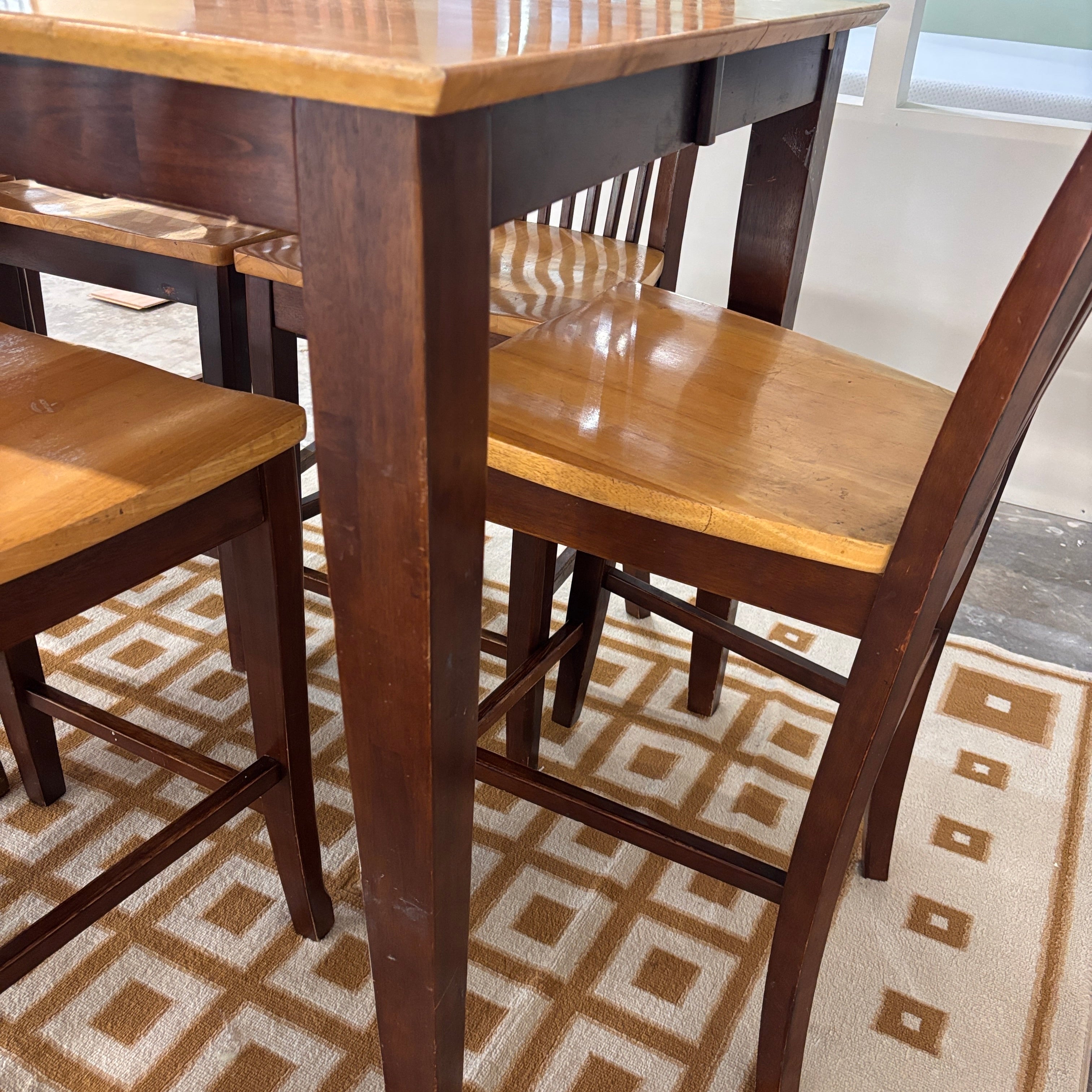 Rooms To Go Dining Table & Chairs Set
