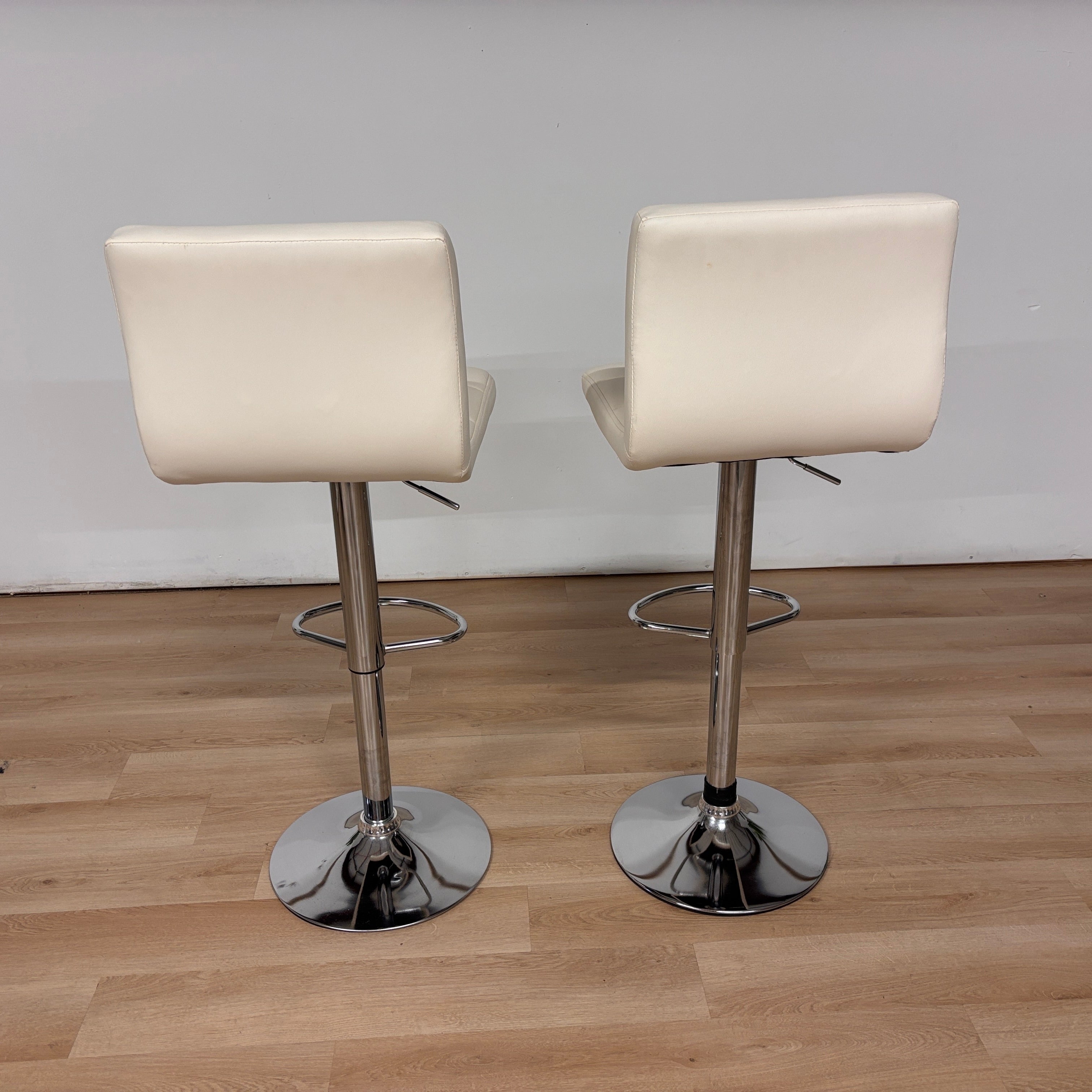 Poundex Bar Stool Set Of 2