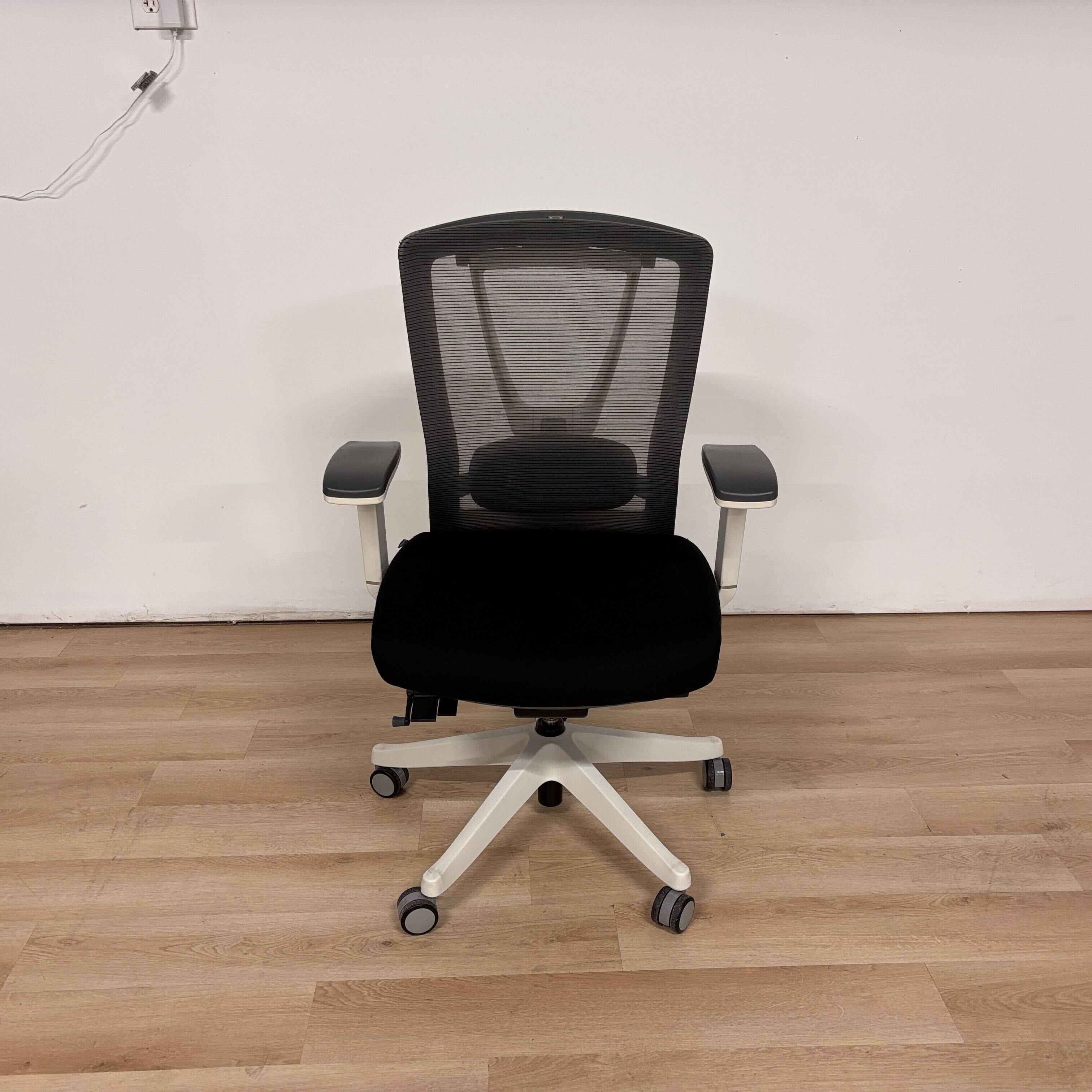 Autonomous Ergonomic Chair Pro