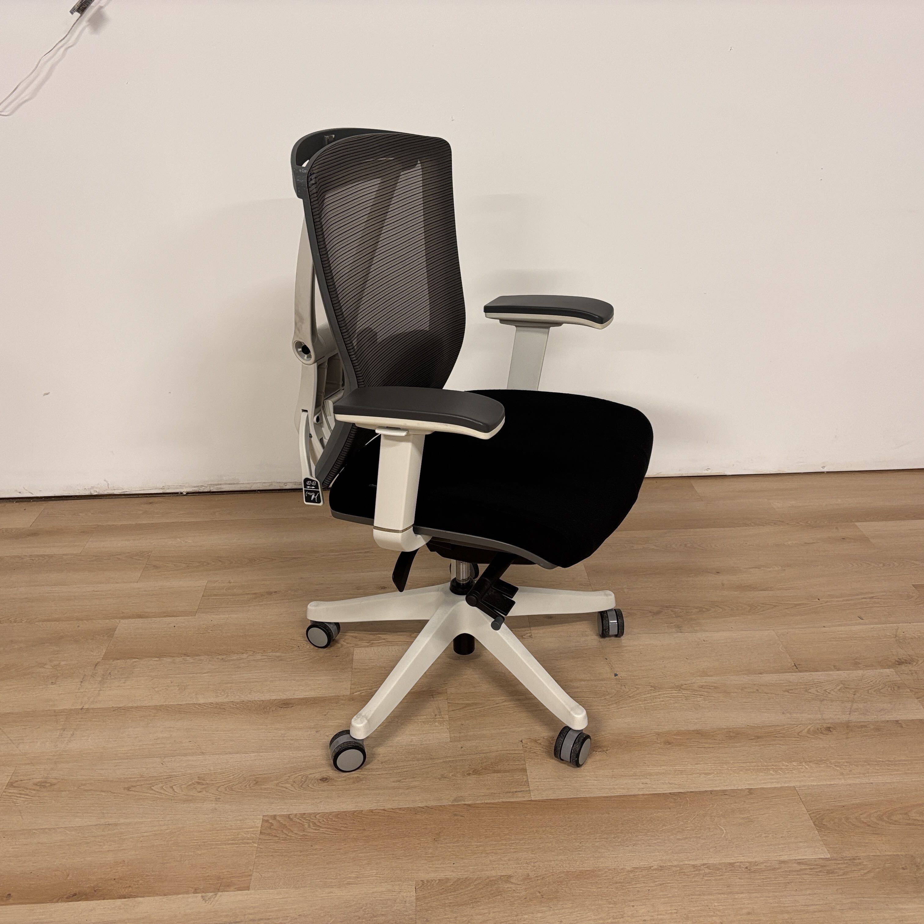 Autonomous Ergonomic Chair Pro