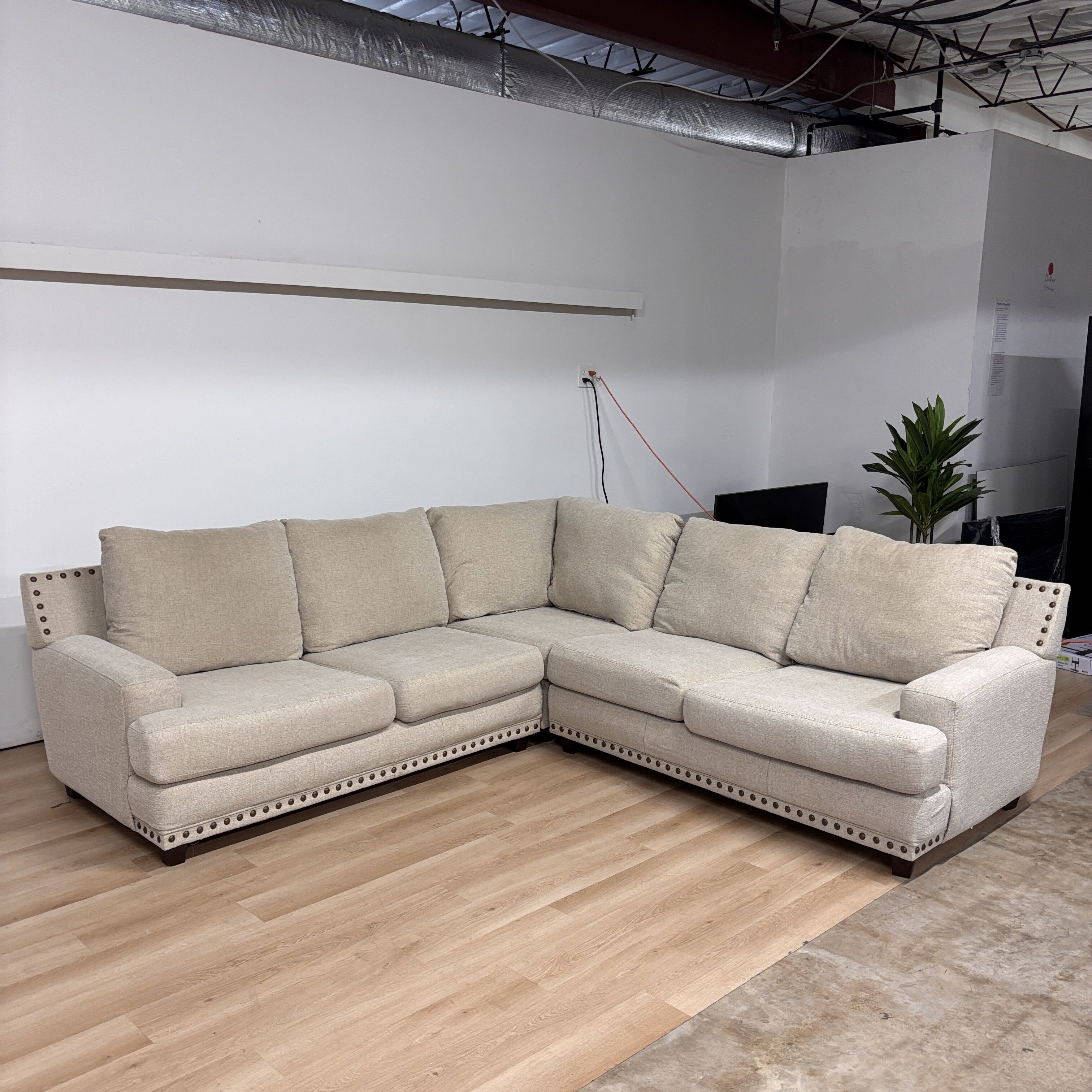 Franklin Company Studded Corner 3 Piece Sectional