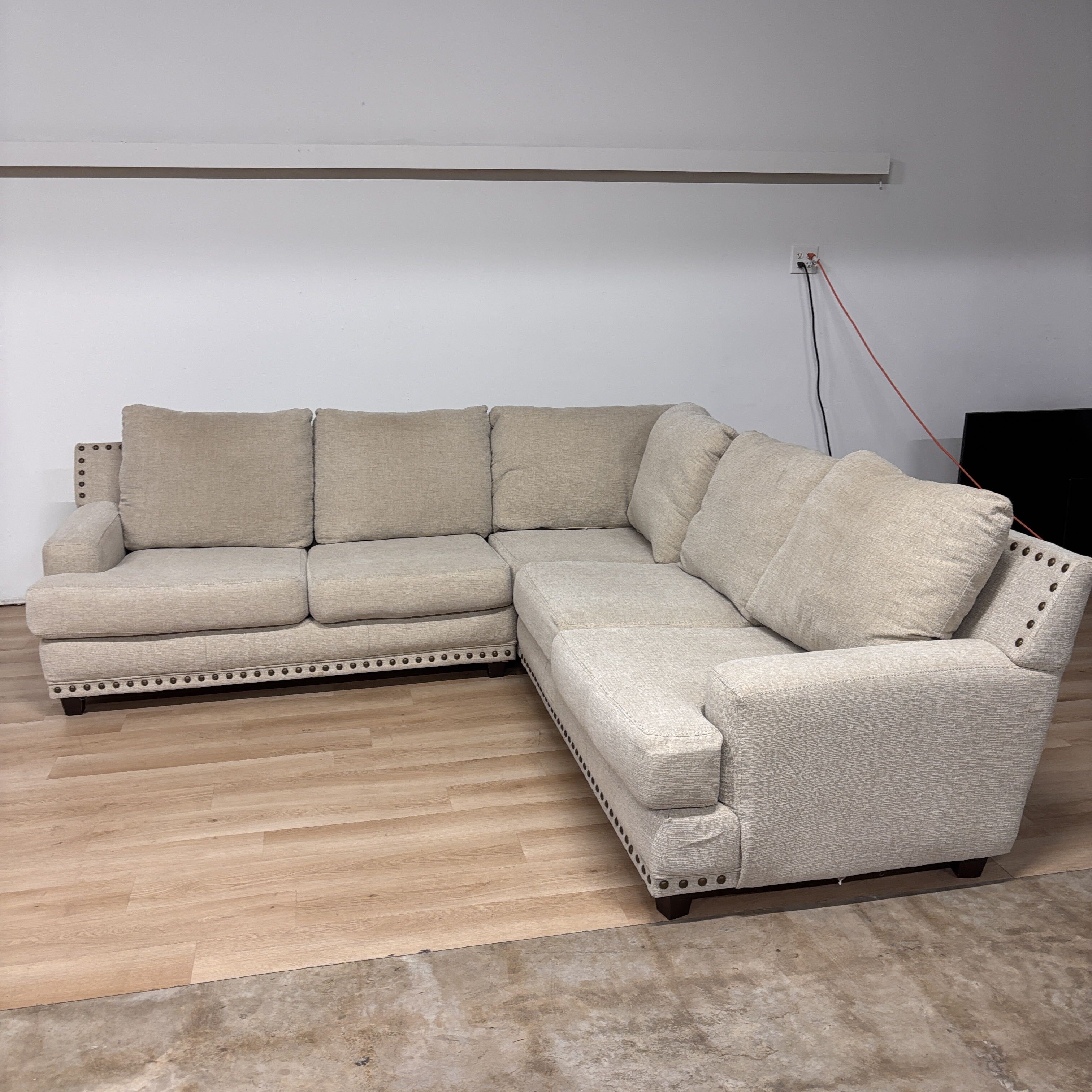 Franklin Company Studded Corner 3 Piece Sectional