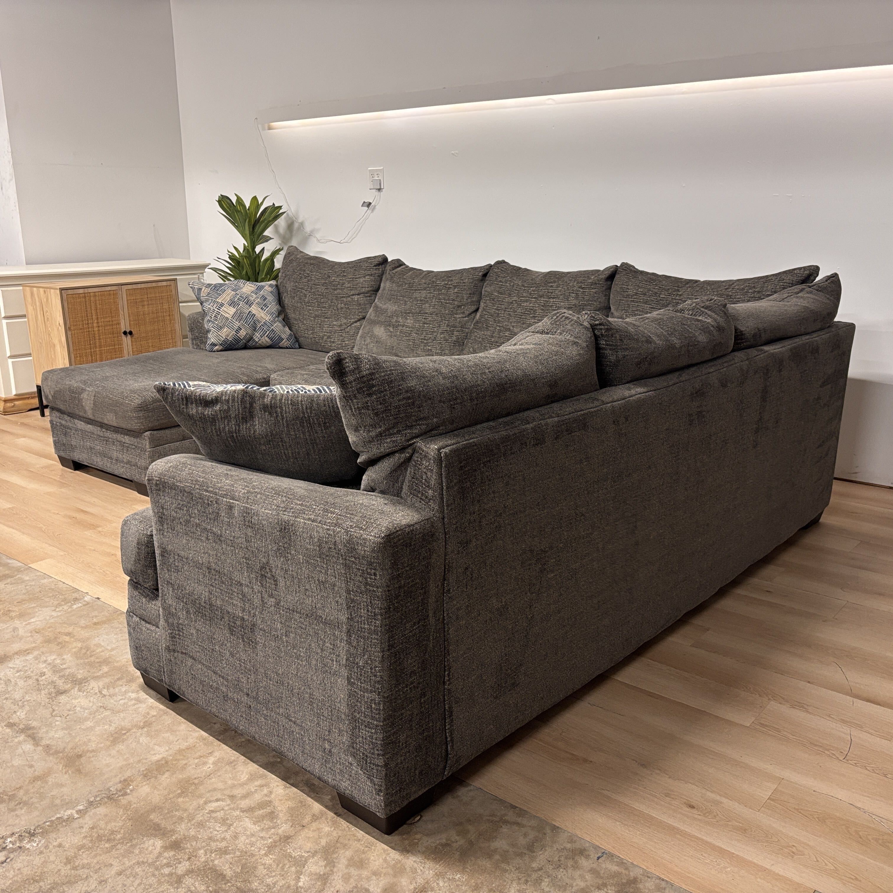 Woodhaven Furniture U-shape Sectional