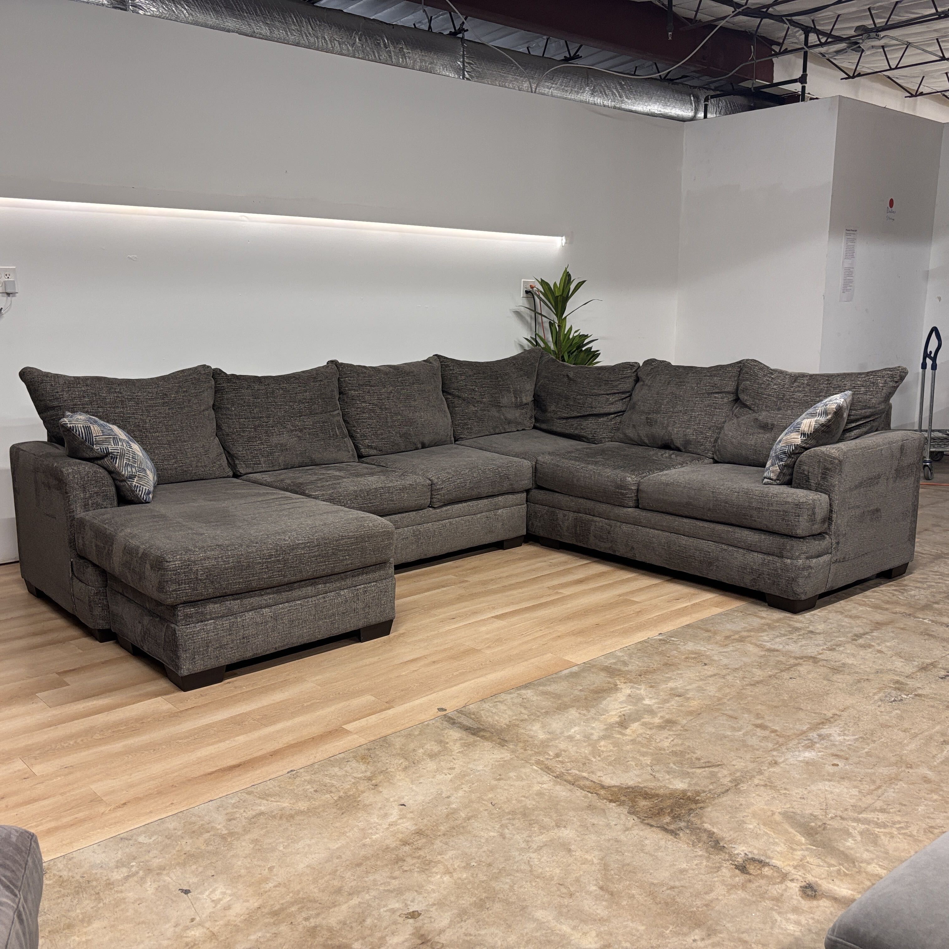 Woodhaven Furniture U-shape Sectional