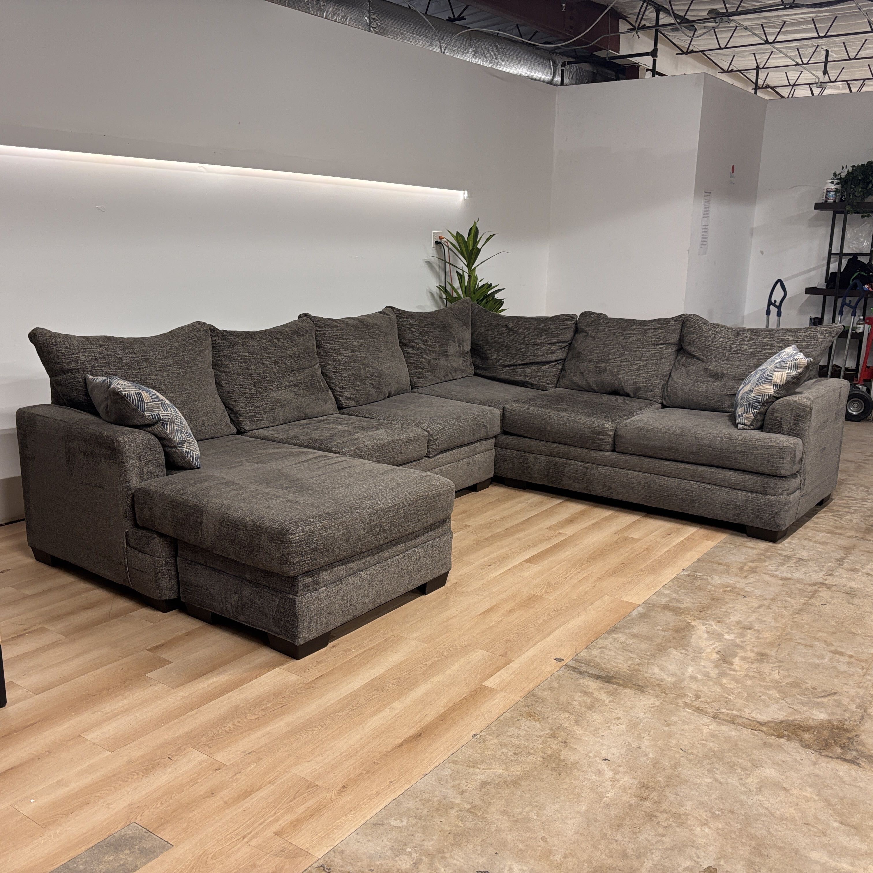Woodhaven Furniture U-shape Sectional