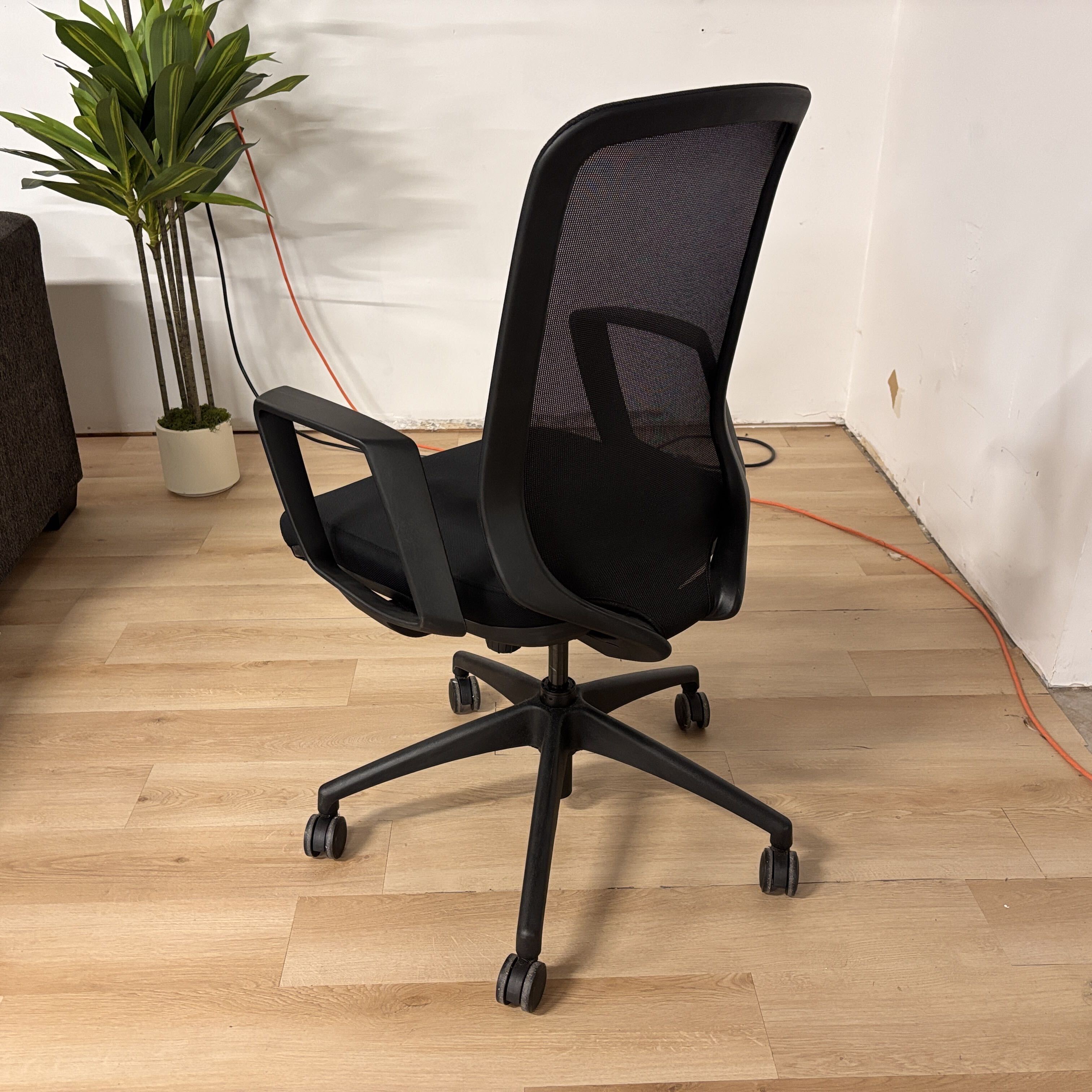 Flash Furniture Ergonomic Mid-back Chair