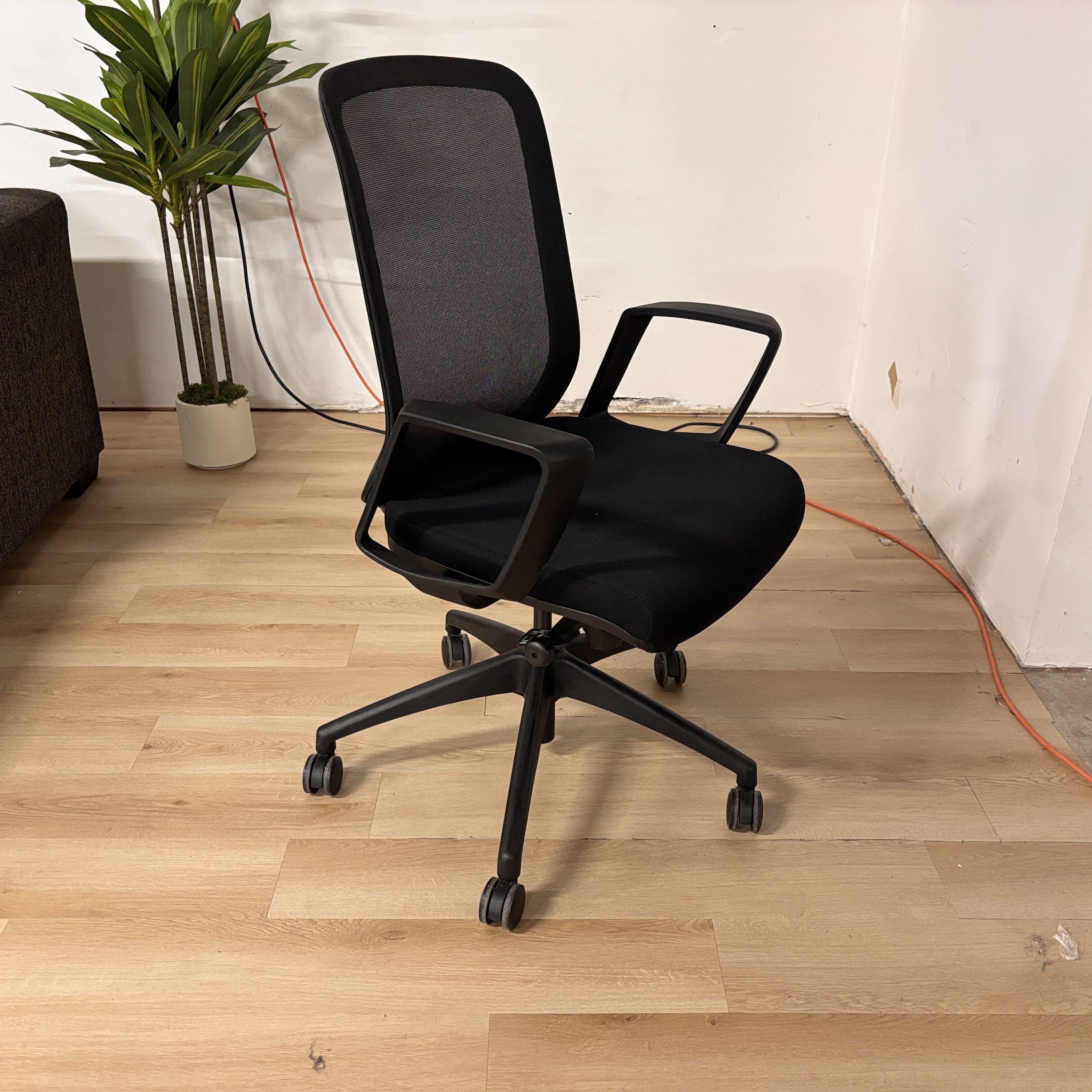 Flash Furniture Ergonomic Mid-back Chair
