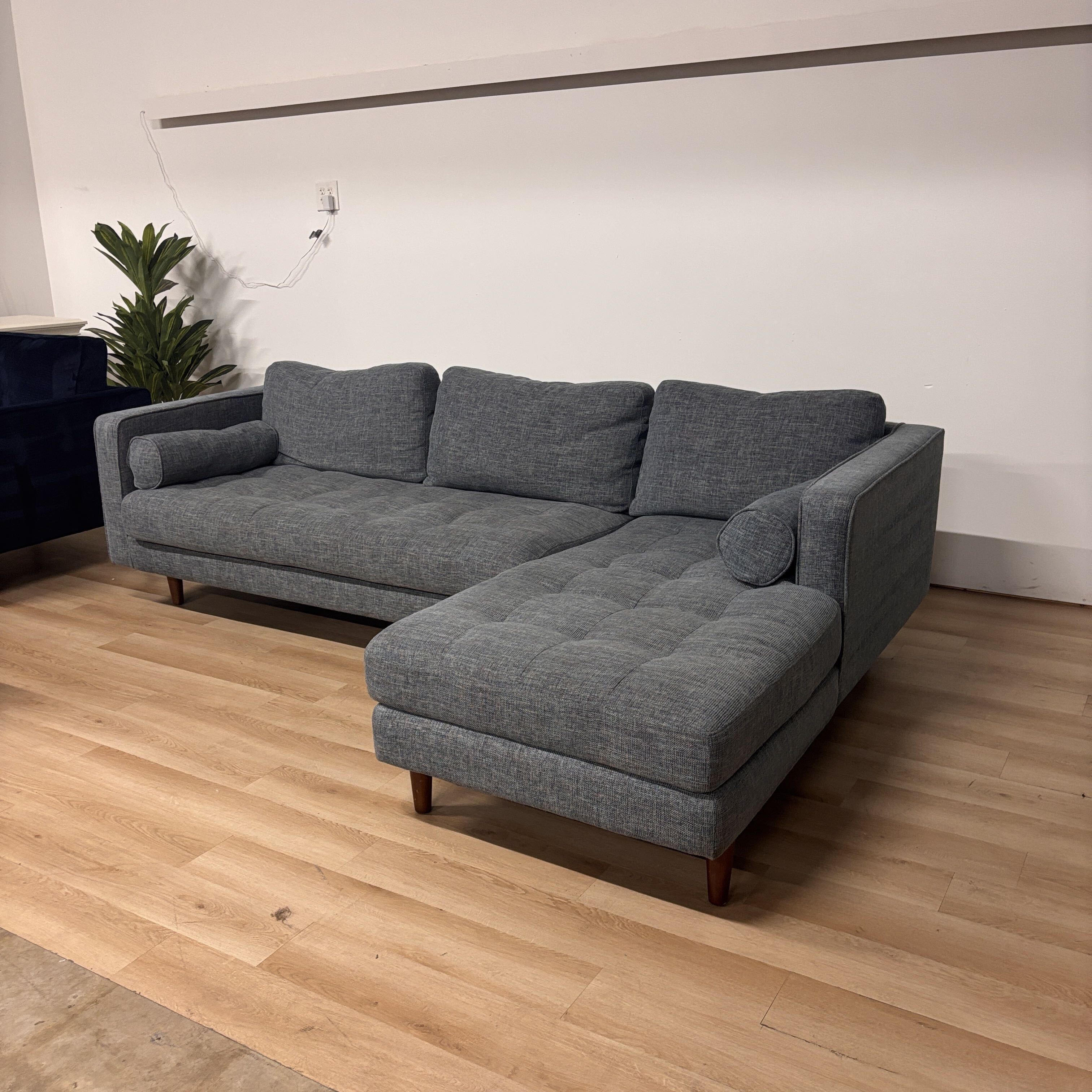 Ashcroft Tufted Sofa W/chaise