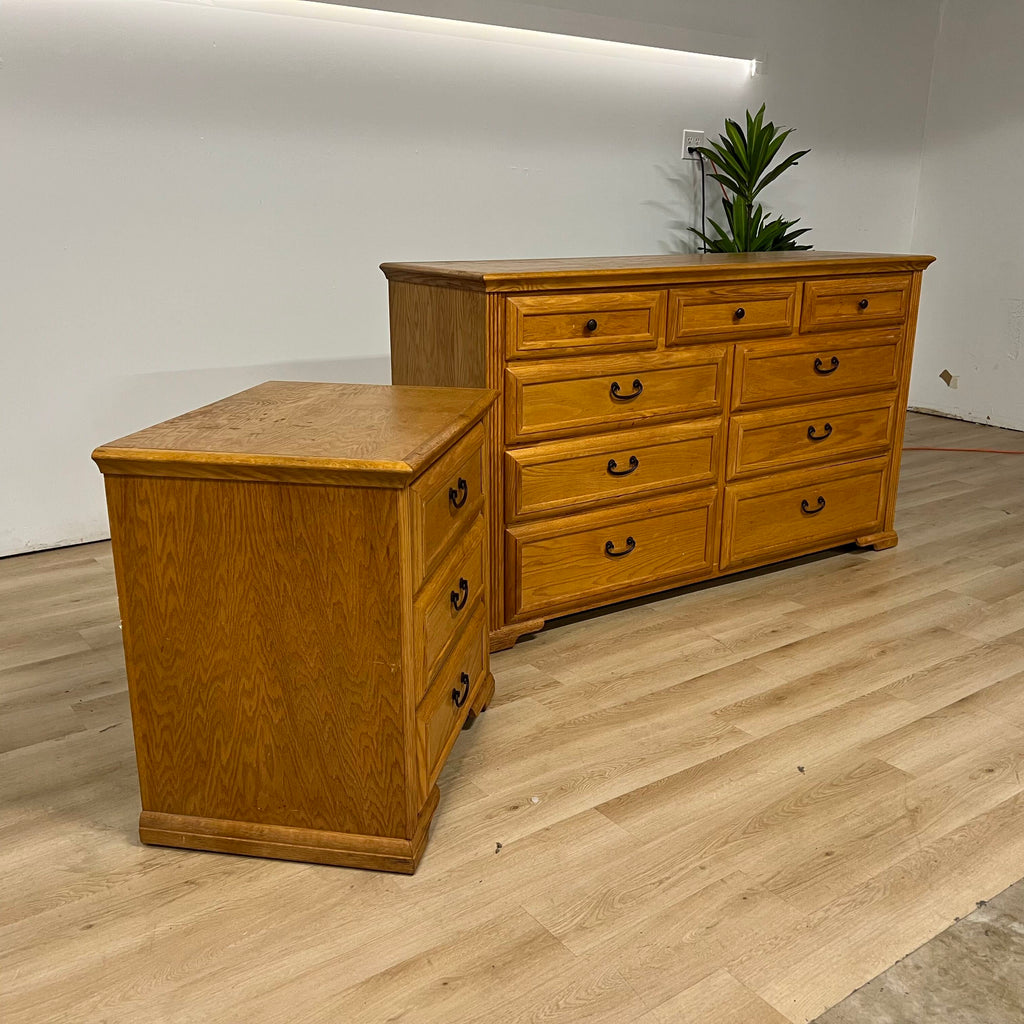 Oak Express Vintage Dresser & Nightstand Set