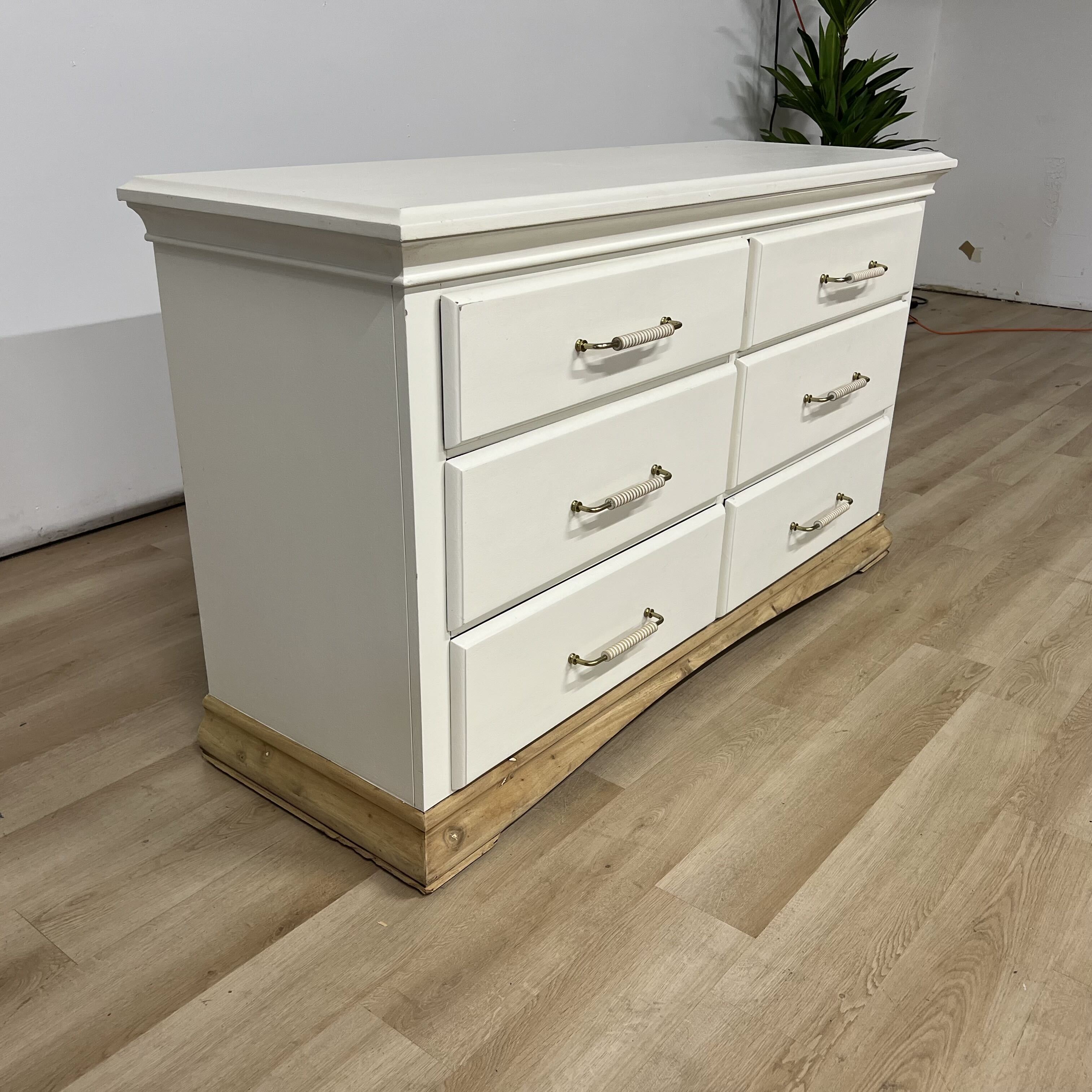 Munire Furniture 6 Drawer Dresser