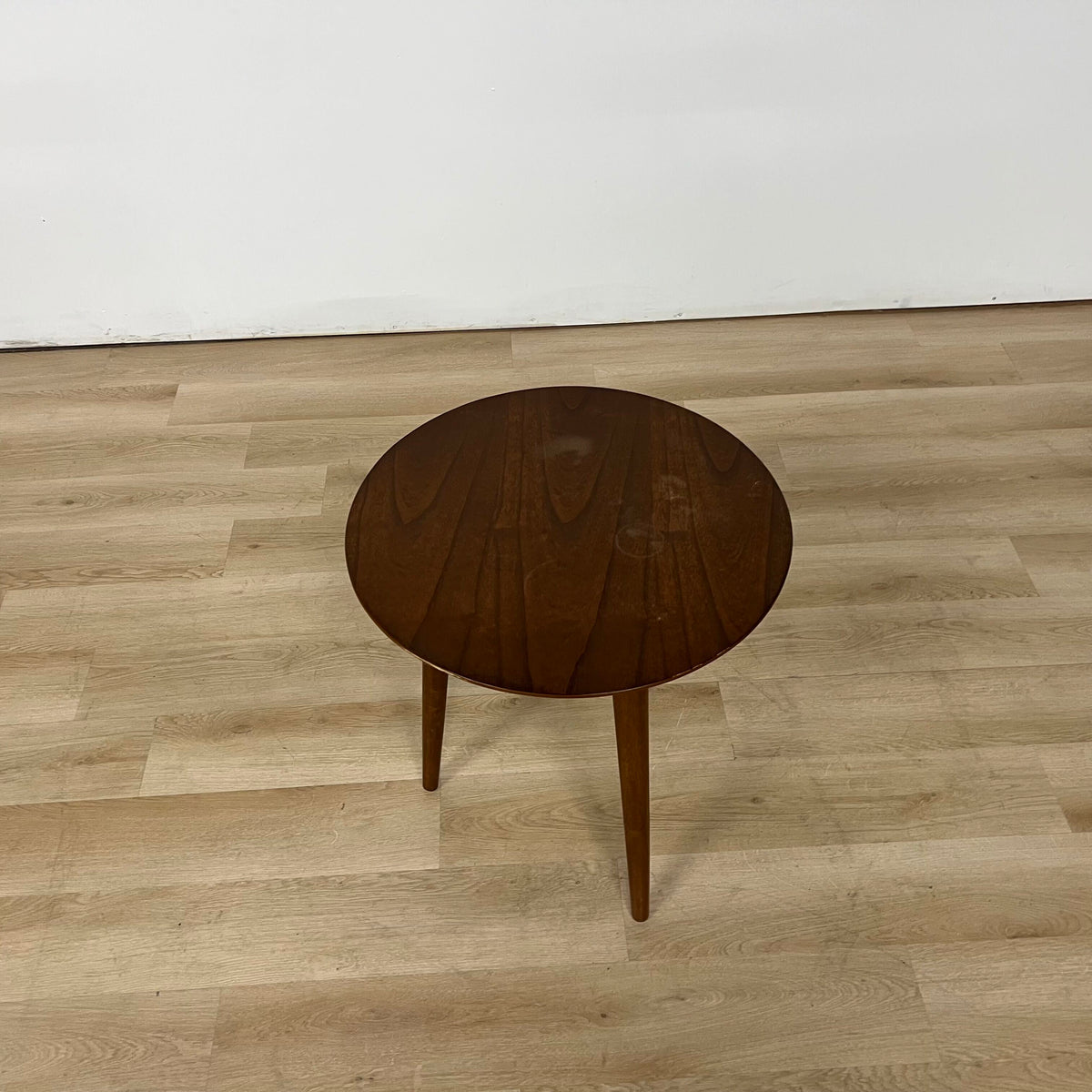 Vecelo Side Table