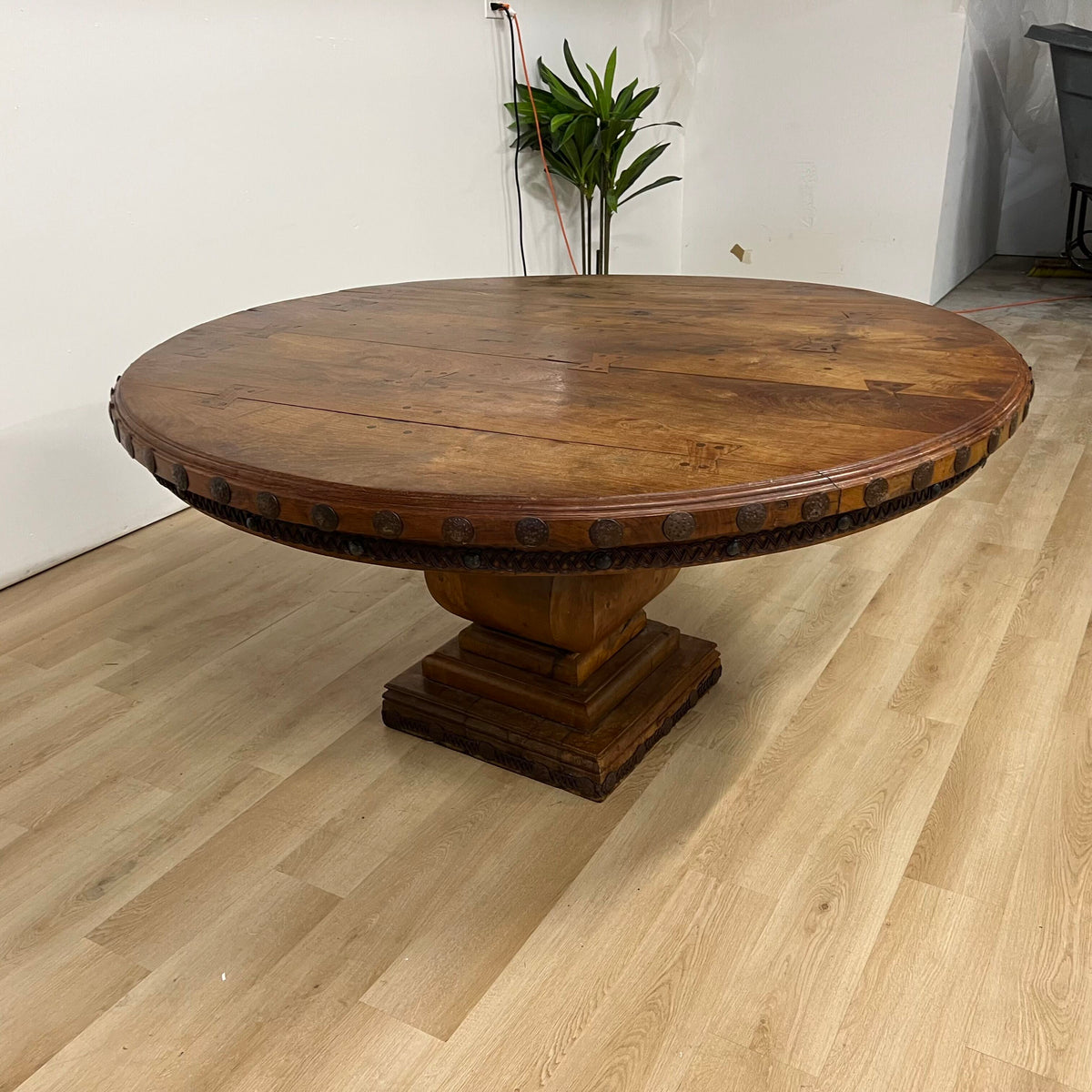 Hacienda Saloon Round Dining Table