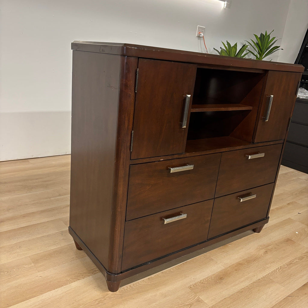 Cort Beaumont Chest