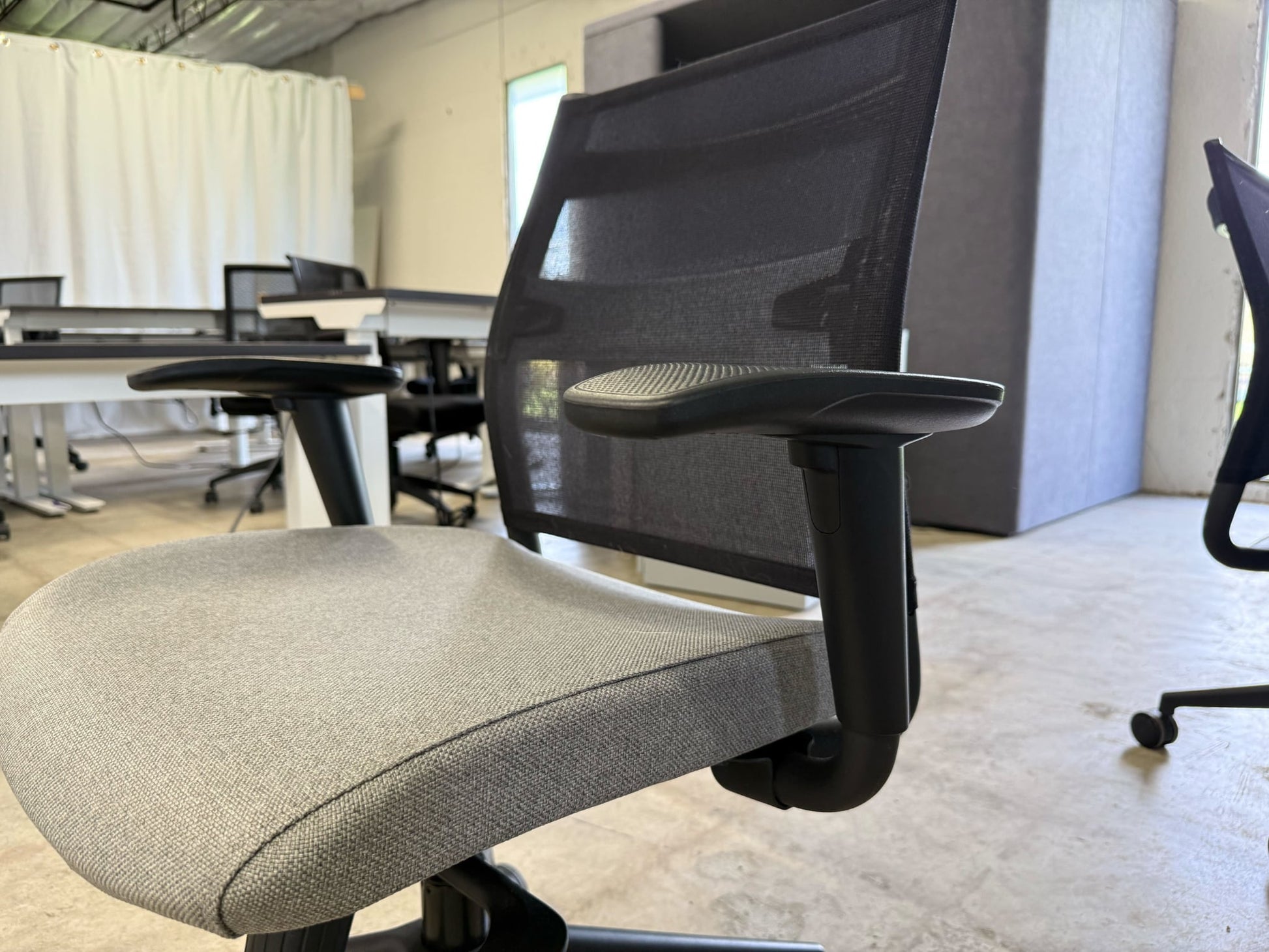 Focus Mid-Back Task Chair Sit On It