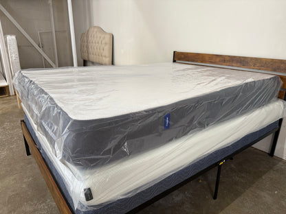 Signature Foam Queen Mattress