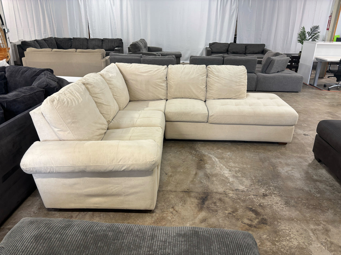 Signature Design 4-Piece Sectional