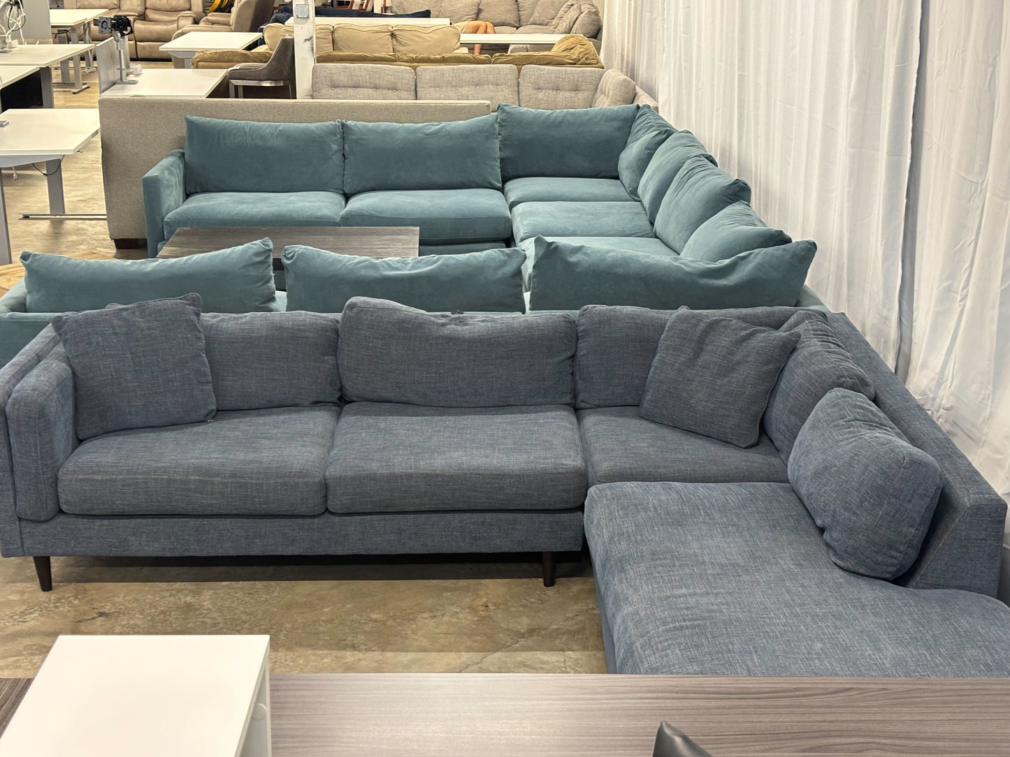 Metro Lounge Dove 2 Pc Sectional