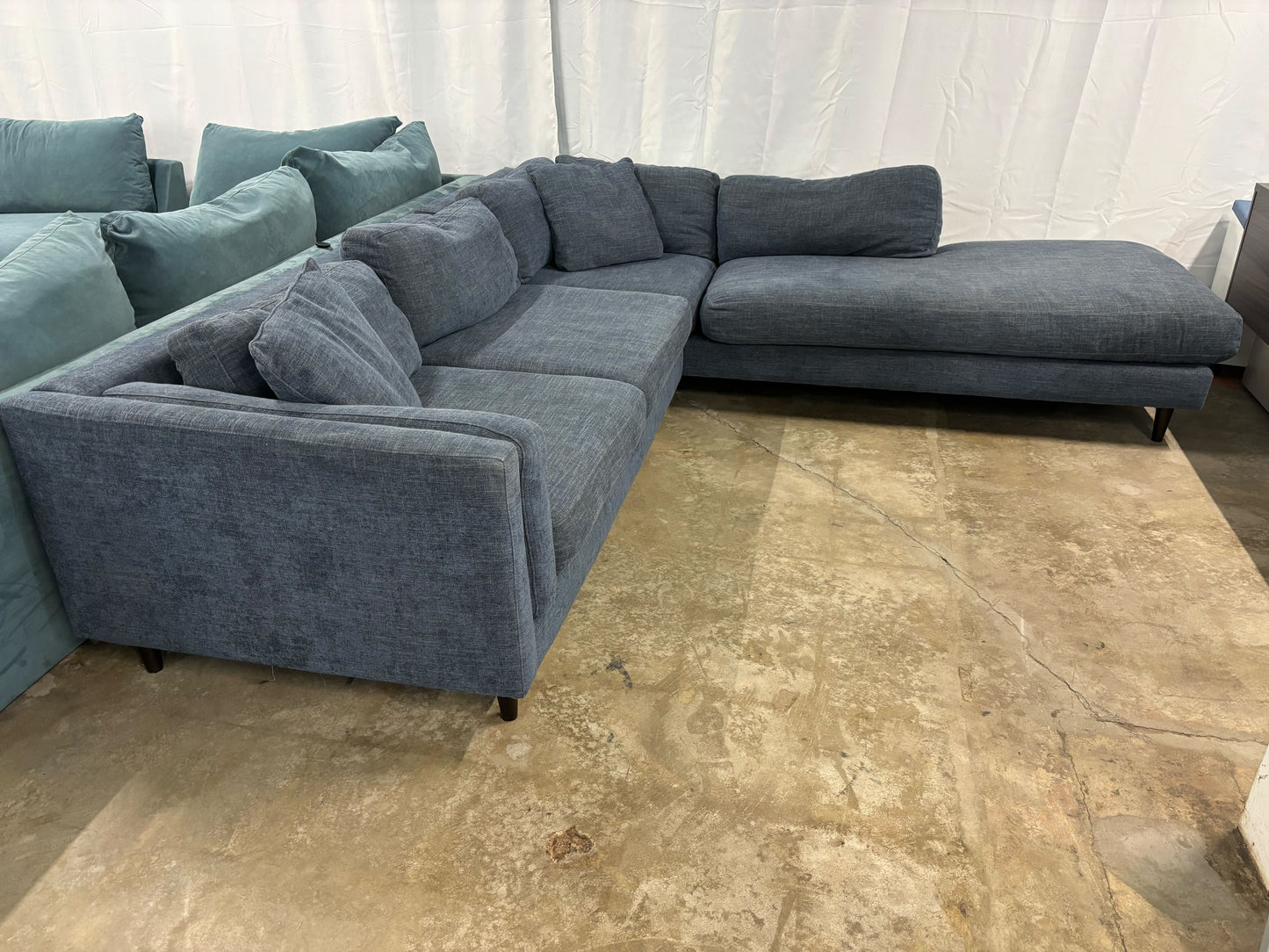 Metro Lounge Dove 2 Pc Sectional