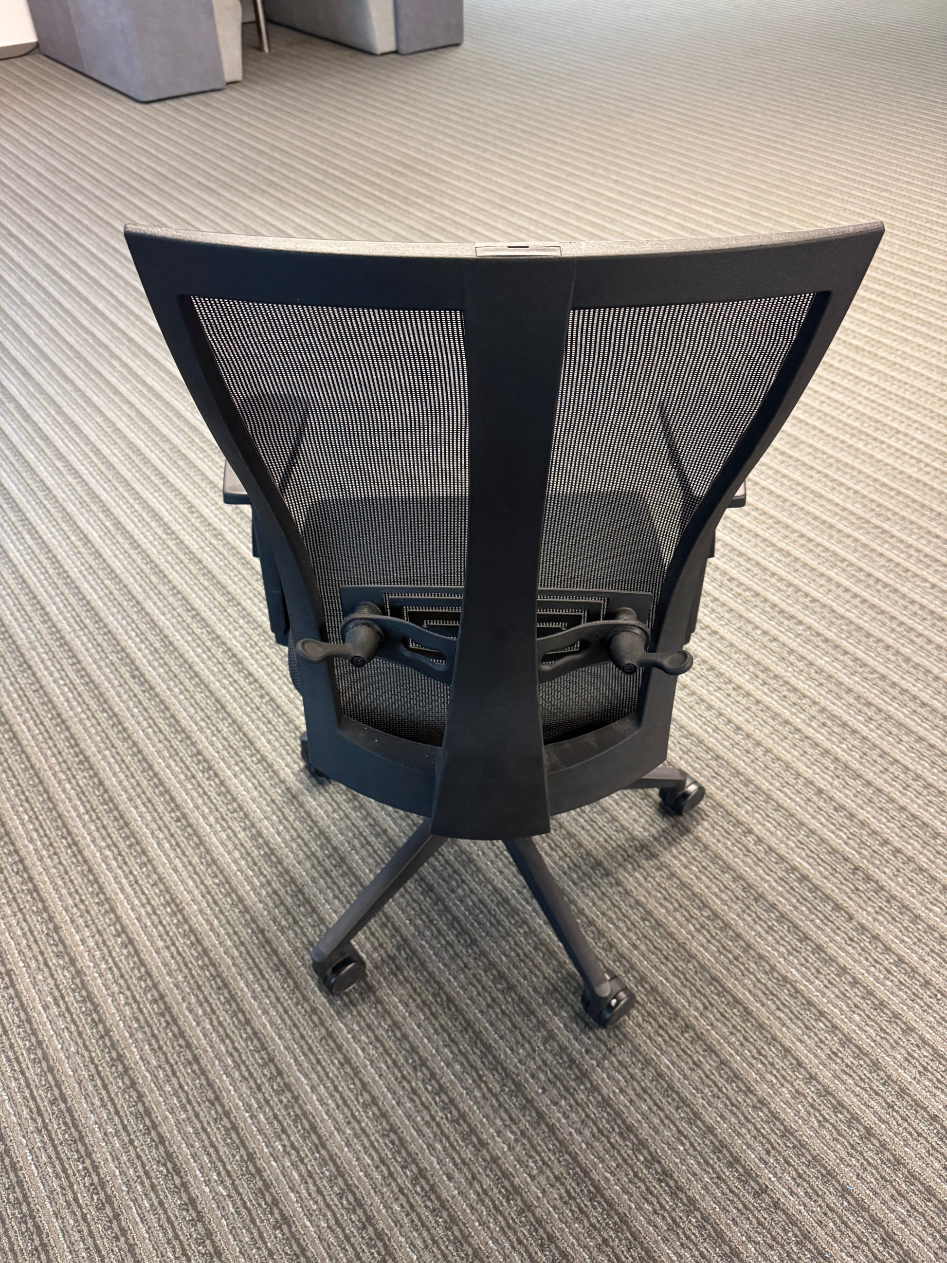 Razor Mesh Chair Clear Design