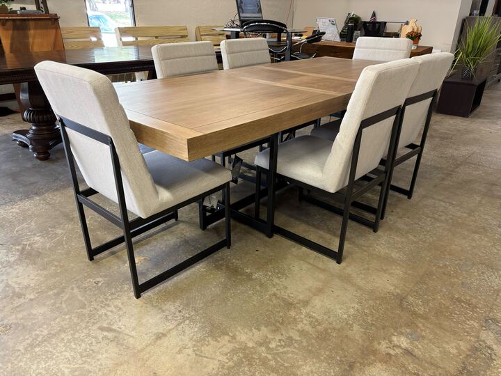 Tomtyn 7 Piece Rectangle Dining Set