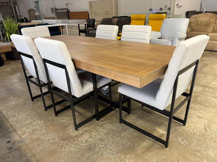 Tomtyn 7 Piece Rectangle Dining Set