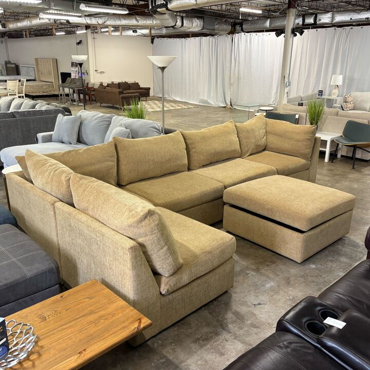Thomasville Rockford 6 piece Fabric Modular Sectional Couch with Storage Footrest