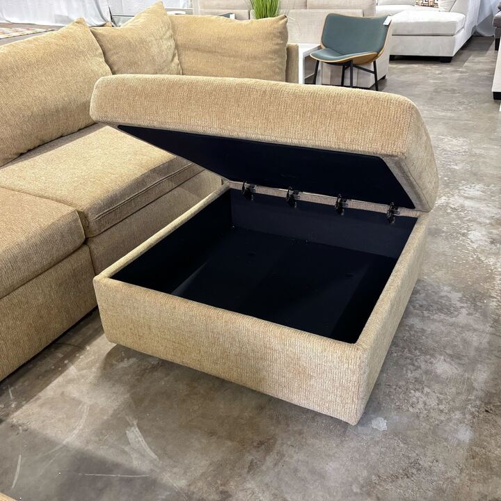 Thomasville Rockford 6 piece Fabric Modular Sectional Couch with Storage Footrest