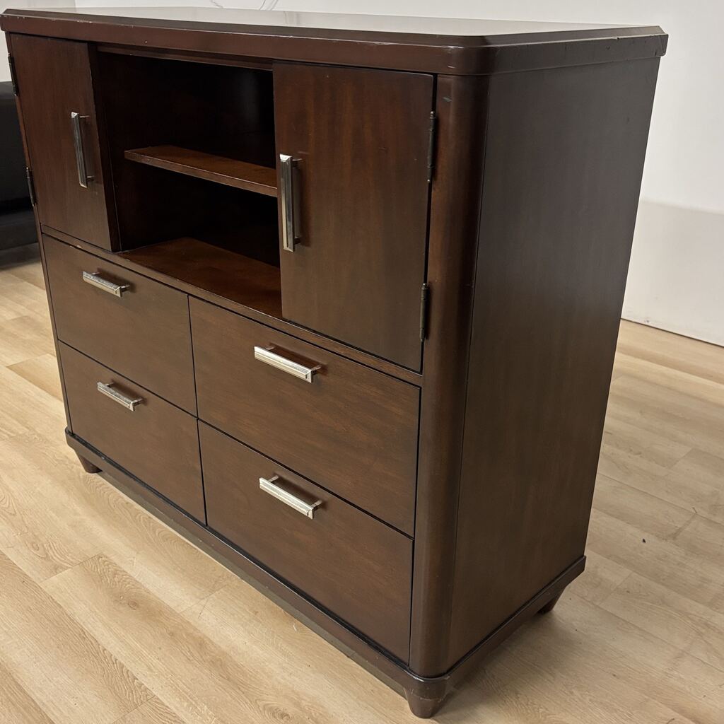 Cort Beaumont Chest